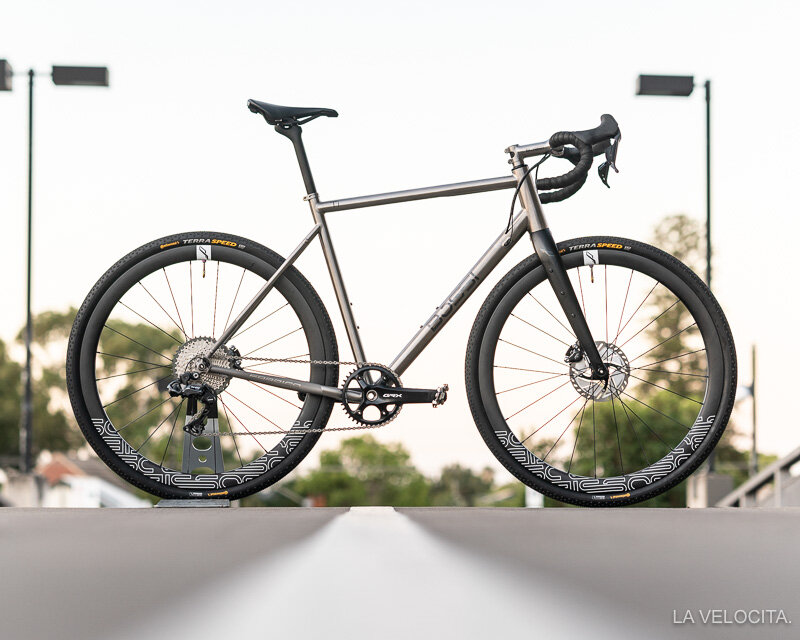 Shimano GRX RX815 Di2 groupset review - LA VELOCITA. Shimano GRX RX815 Di2 groupset review - LA VELOCITA.